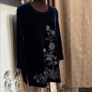 Vintage 1980’s Fashion Code dark blue velvet floral long sleeve top. Size XL.
